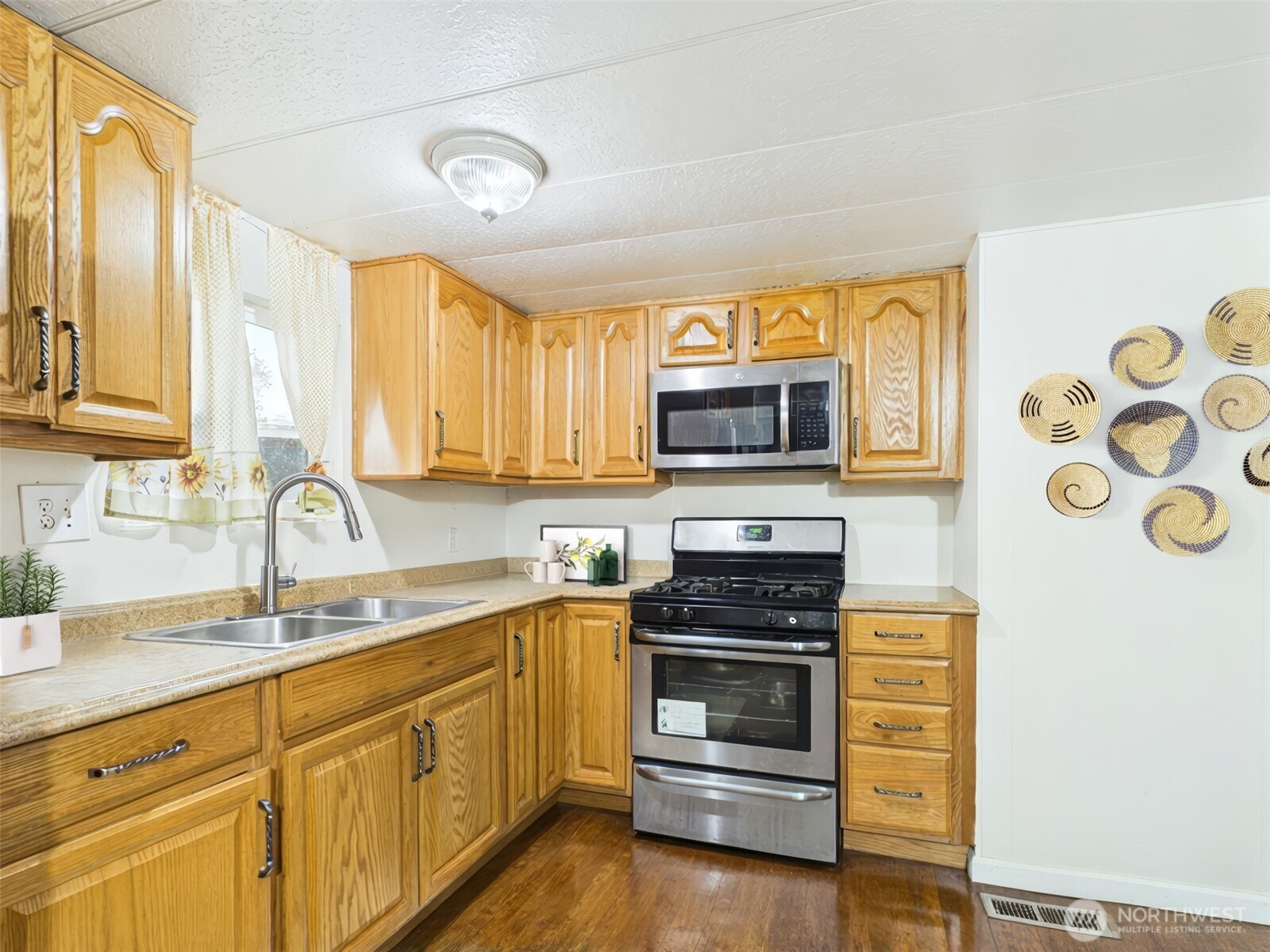 827 West Valley Highway 27