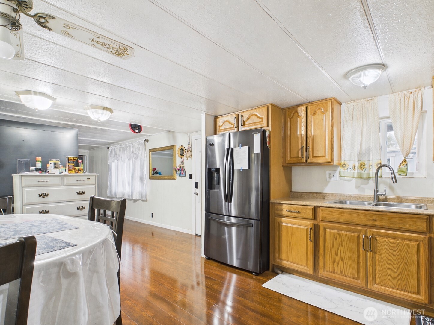 827 West Valley Highway 27