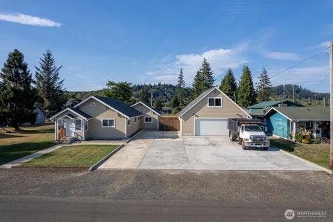 Photo of 410 E Scott Street, Aberdeen, WA 98520 (MLS # 2579649)
