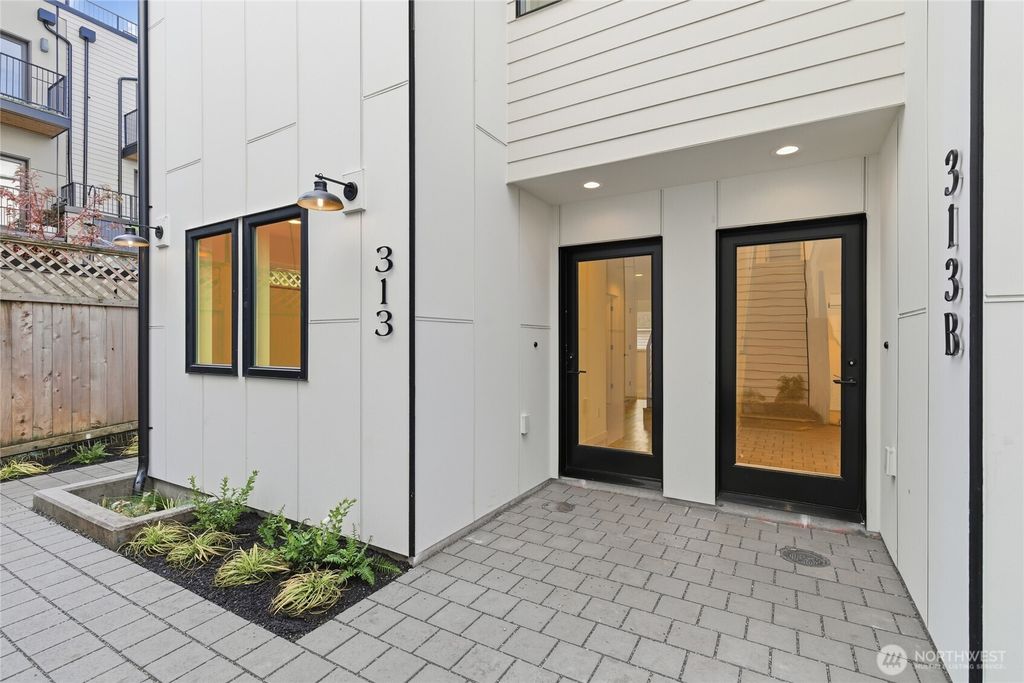 Photo of 313 17th Avenue E, Seattle, WA 98112 (MLS # 2466202)