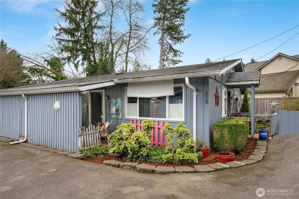 Photo of 200 210 Rainier Boulevard N, Issaquah, WA 98027 (MLS # 2500560)