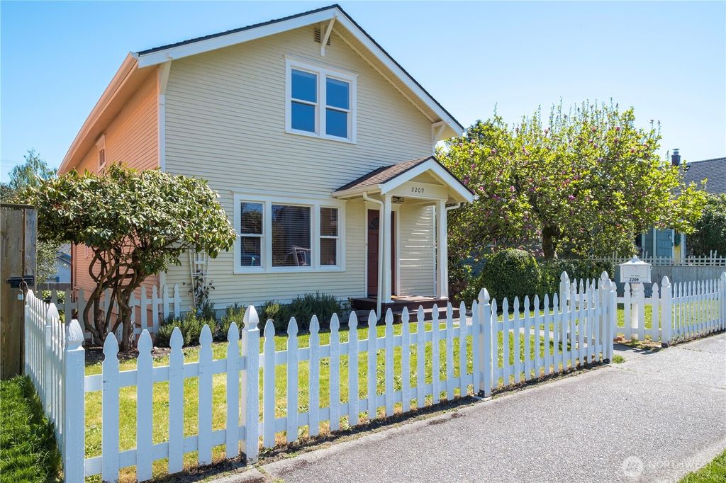 Photo of 2209 Wetmore Ave AVE, Everett, WA 98201 (MLS # 2518905)