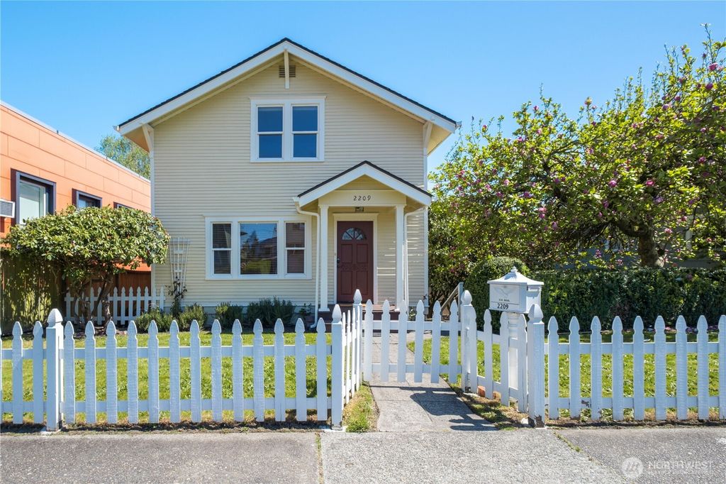 Photo of 2209 Wetmore Ave AVE, Everett, WA 98201 (MLS # 2518905)