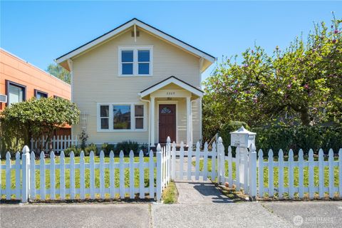 Photo of 2209 Wetmore Ave AVE, Everett, WA 98201 (MLS # 2518905)