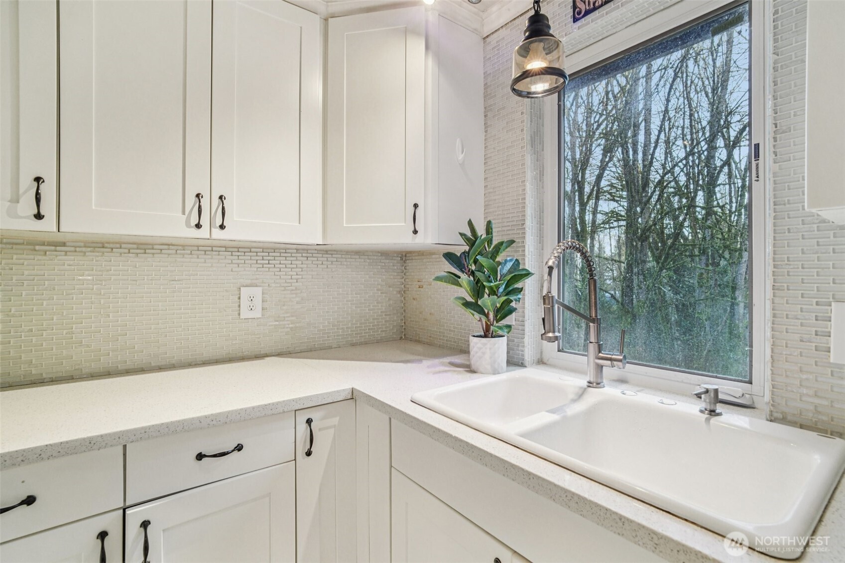 4332 Riverside Avenue W