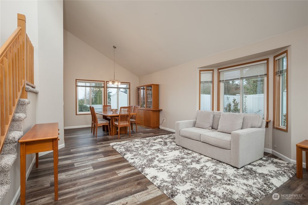Photo of 606 S 32nd Place, Renton, WA 98055 (MLS # 2051738)