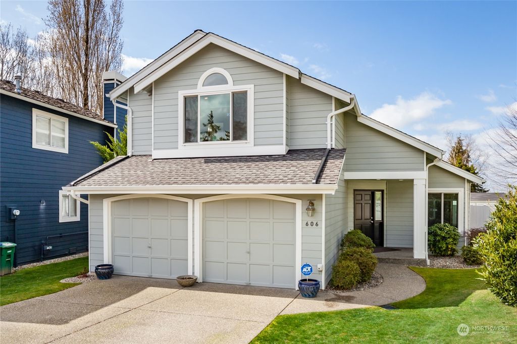 Photo of 606 S 32nd Place, Renton, WA 98055 (MLS # 2051738)