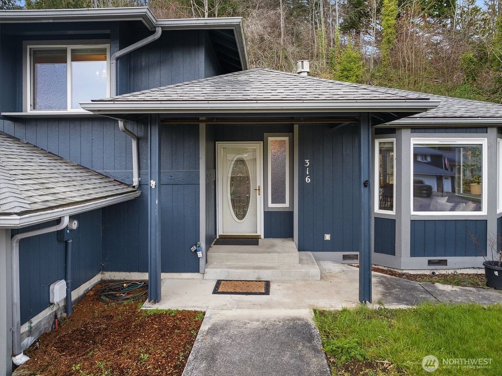 Photo of 316 Antonie Avenue N, Eatonville, WA 98328 (MLS # 2466451)