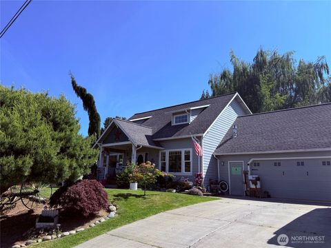 Photo of 1106 N 8th Street, Mount Vernon, WA 98273 (MLS # 2530021)