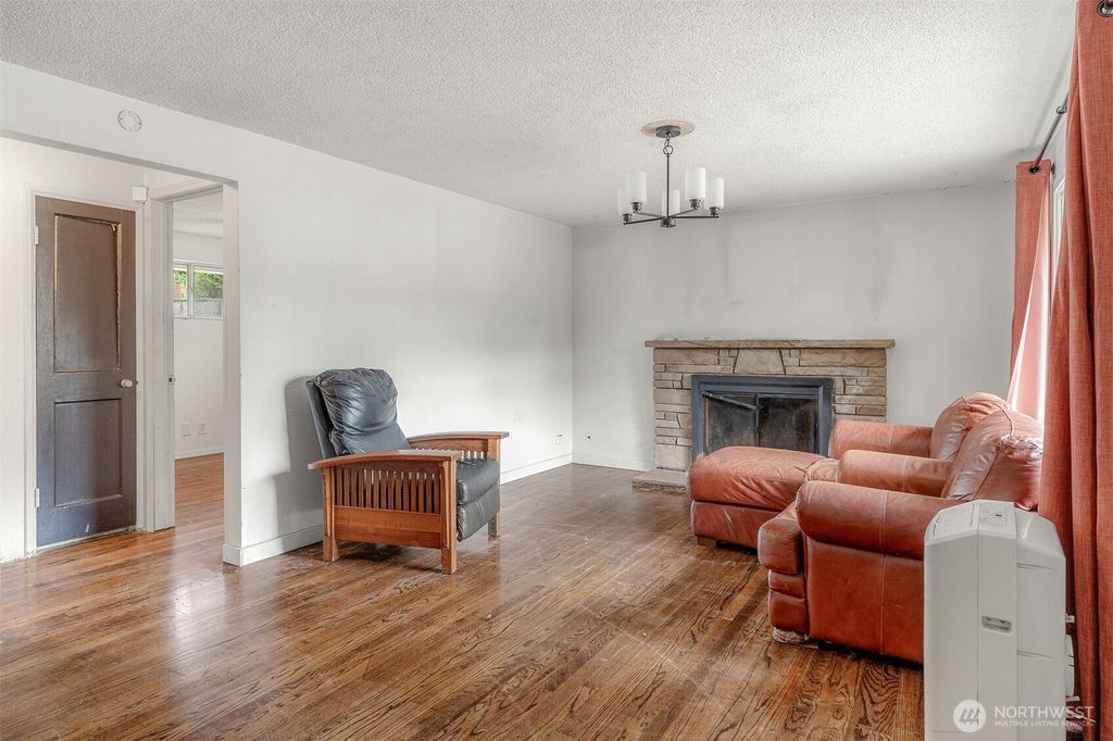 Photo of 1147 Aberdeen Avenue NE, Renton, WA 98056 (MLS # 2421992)