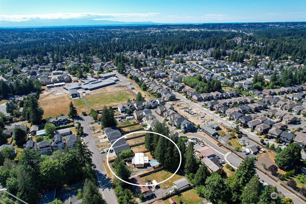 Photo of 411 205th Street SW, Lynnwood, WA 98036 (MLS # 2145728)