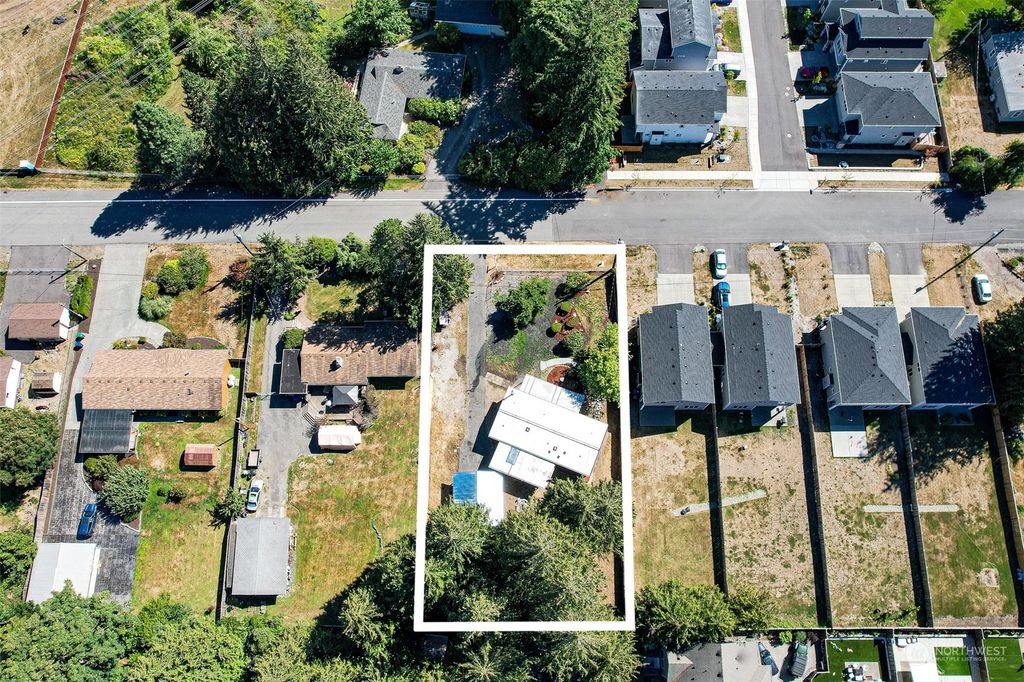 Photo of 411 205th Street SW, Lynnwood, WA 98036 (MLS # 2145728)