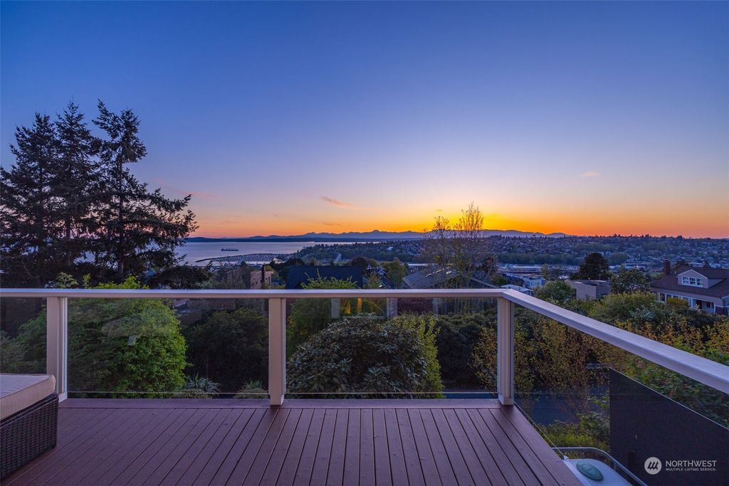 Photo of 1628 9th Avenue W, Seattle, WA 98119 (MLS # 2218164)