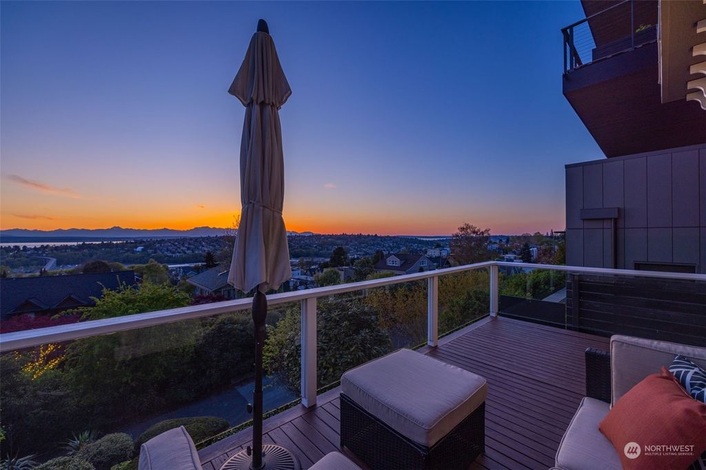 Photo of 1628 9th Avenue W, Seattle, WA 98119 (MLS # 2218164)