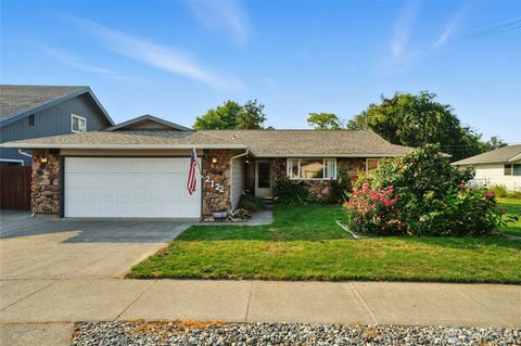 Photo of 2122 Leonard Drive, Walla Walla, WA 99362 (MLS # 2428093)