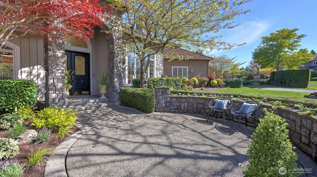 Photo of 316 246th Way SE, Sammamish, WA 98074 (MLS # 2362231)