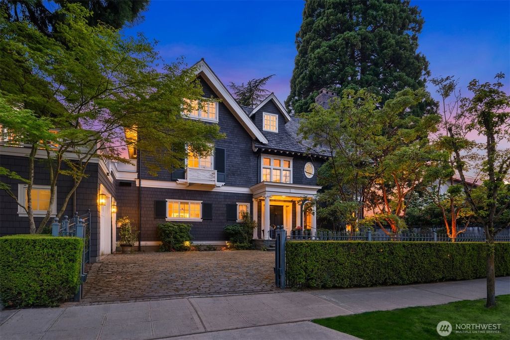 Photo of 1617 Federal Avenue E, Seattle, WA 98102 (MLS # 2406616)