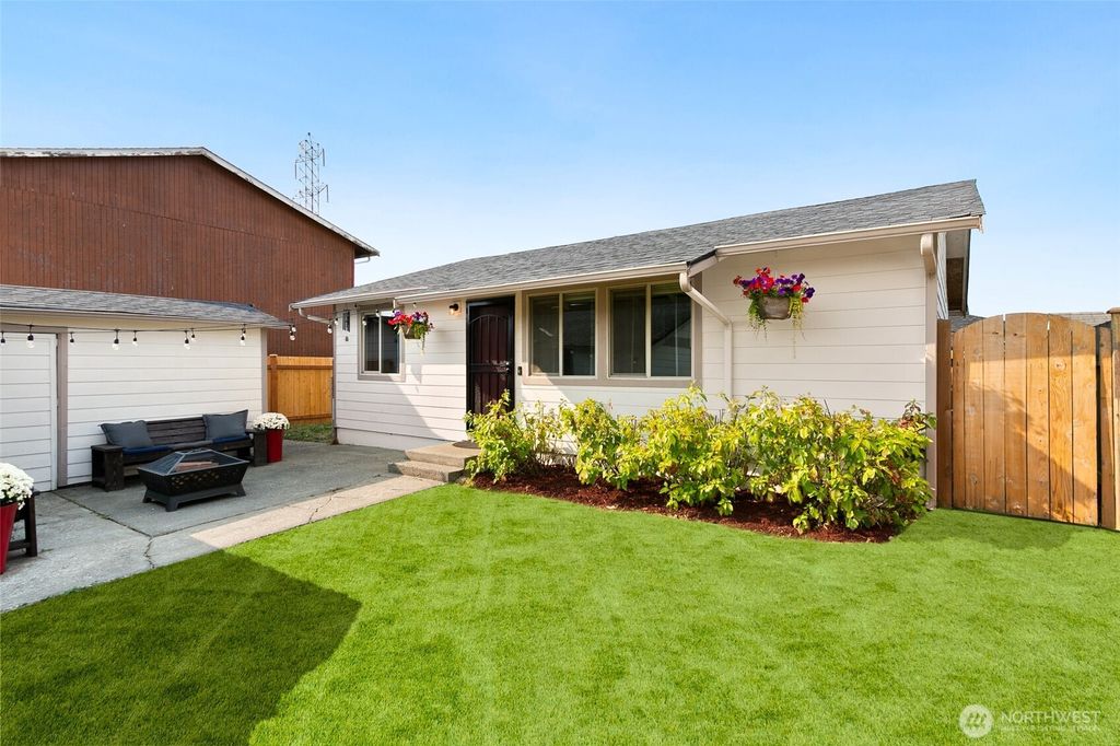 Photo of 8925 11th Street NE, Lake Stevens, WA 98258 (MLS # 2425809)