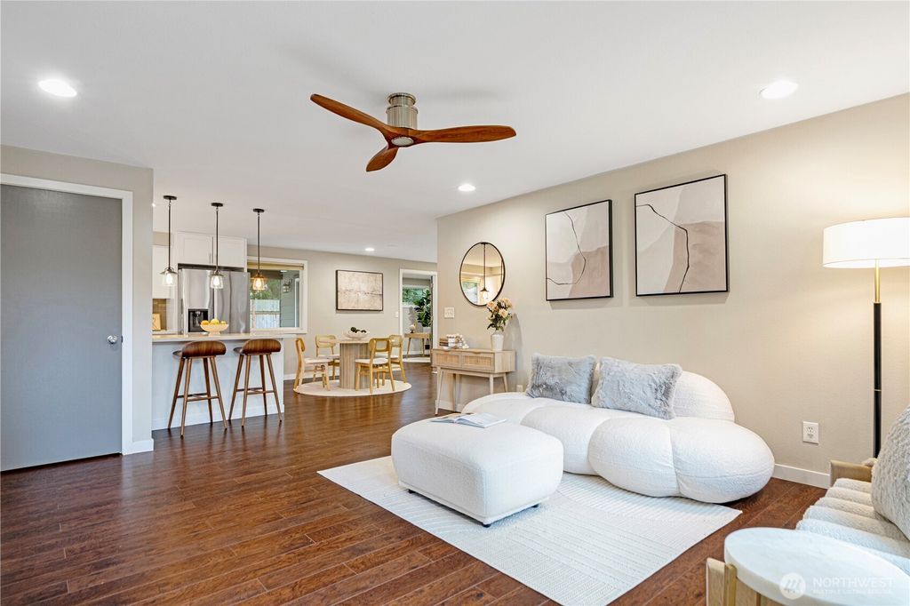 Photo of 13117 111th Place NE, Kirkland, WA 98034 (MLS # 2465892)