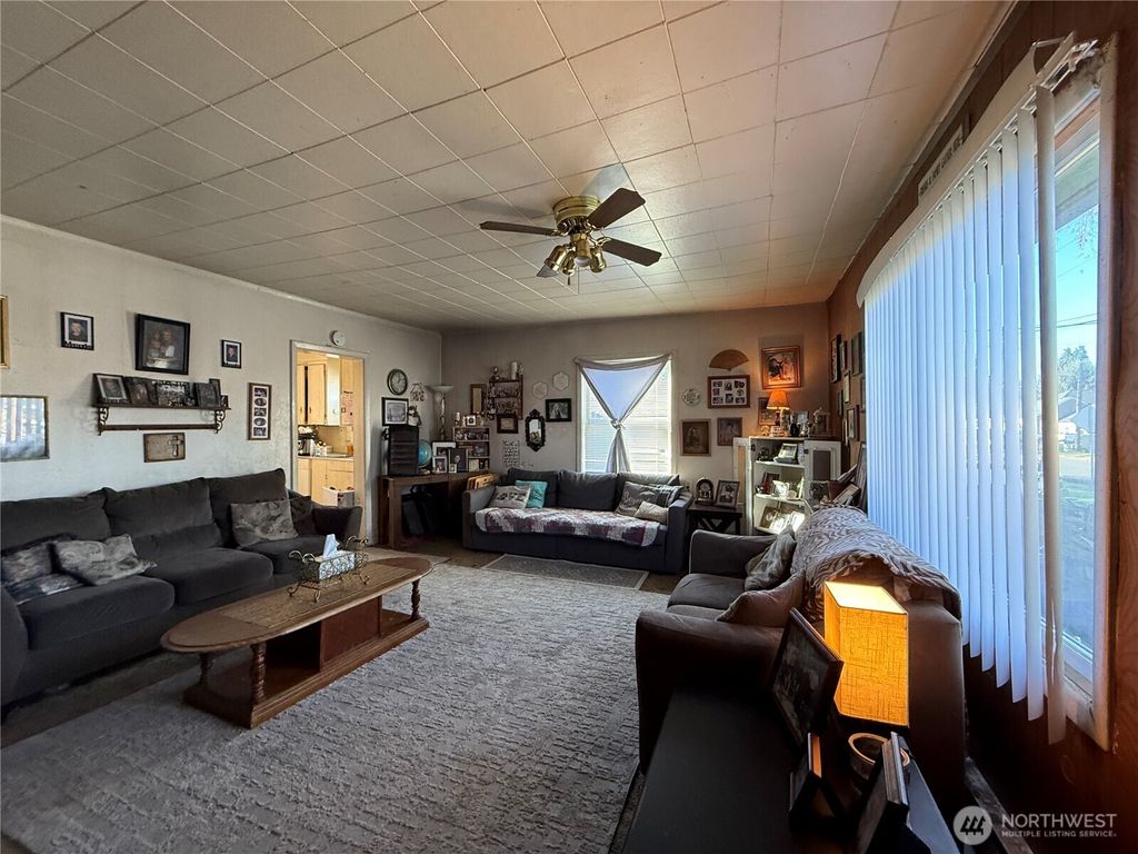 Photo of 127 Cowlitz Drive, Kelso, WA 98626 (MLS # 2469607)