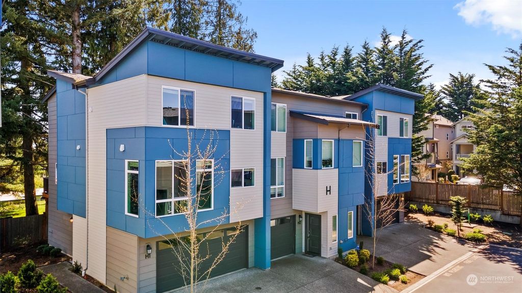 Photo of 16201 Meadow Road #H1, Lynnwood, WA 98087 (MLS # 2062006)