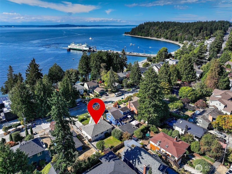 9240 Fauntleroy Way SW