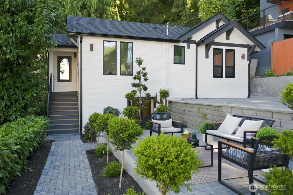 Photo of 4011 SW Maryland Place, Seattle, WA 98116 (MLS # 2575334)