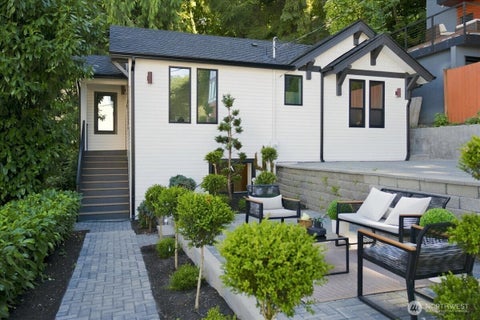 Photo of 4011 SW Maryland Place, Seattle, WA 98116 (MLS # 2575334)