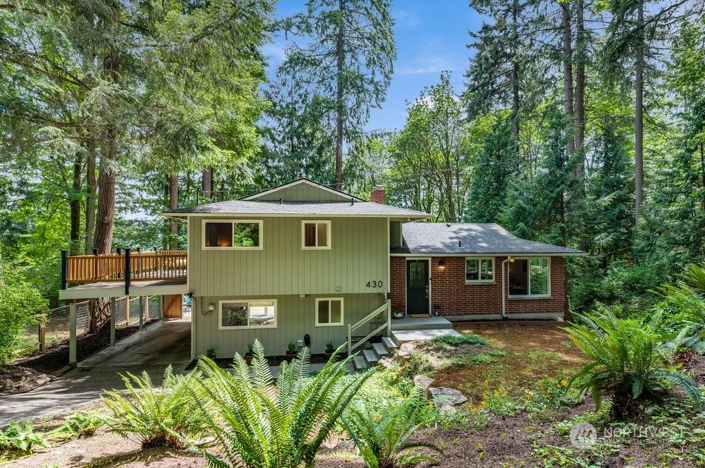 Photo of 430 SW Forest Place, Issaquah, WA 98027 (MLS # 2078045)