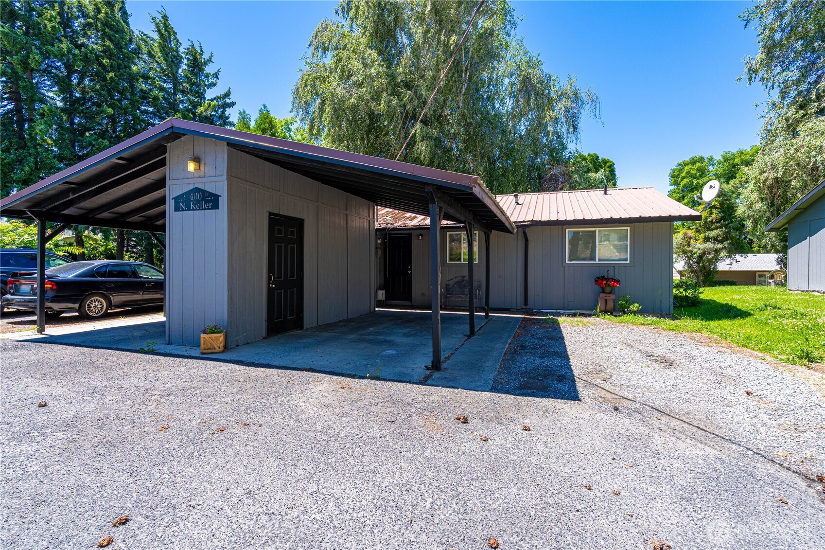 400 N Keller Avenue A & B