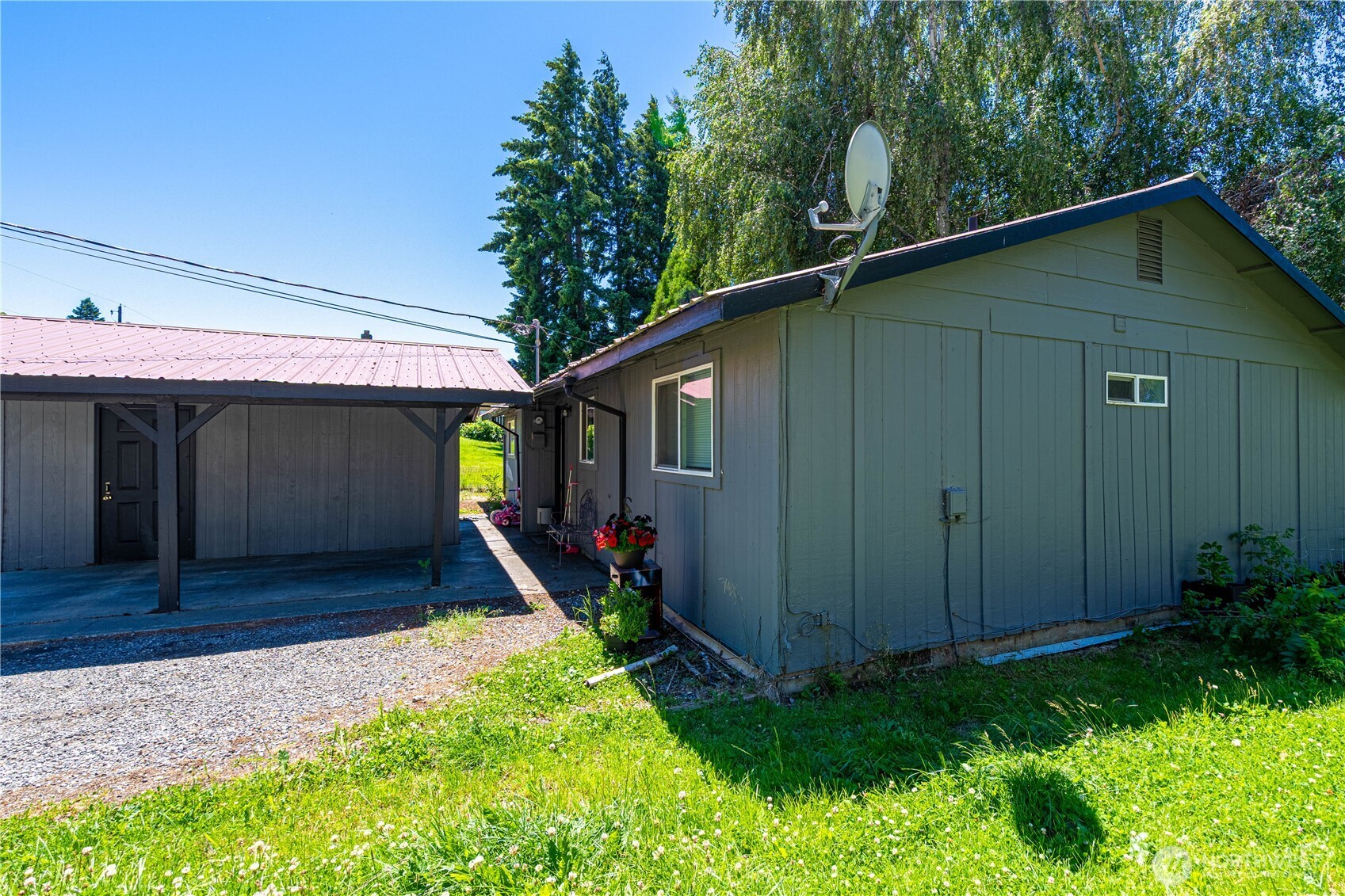 400 N Keller Avenue A & B
