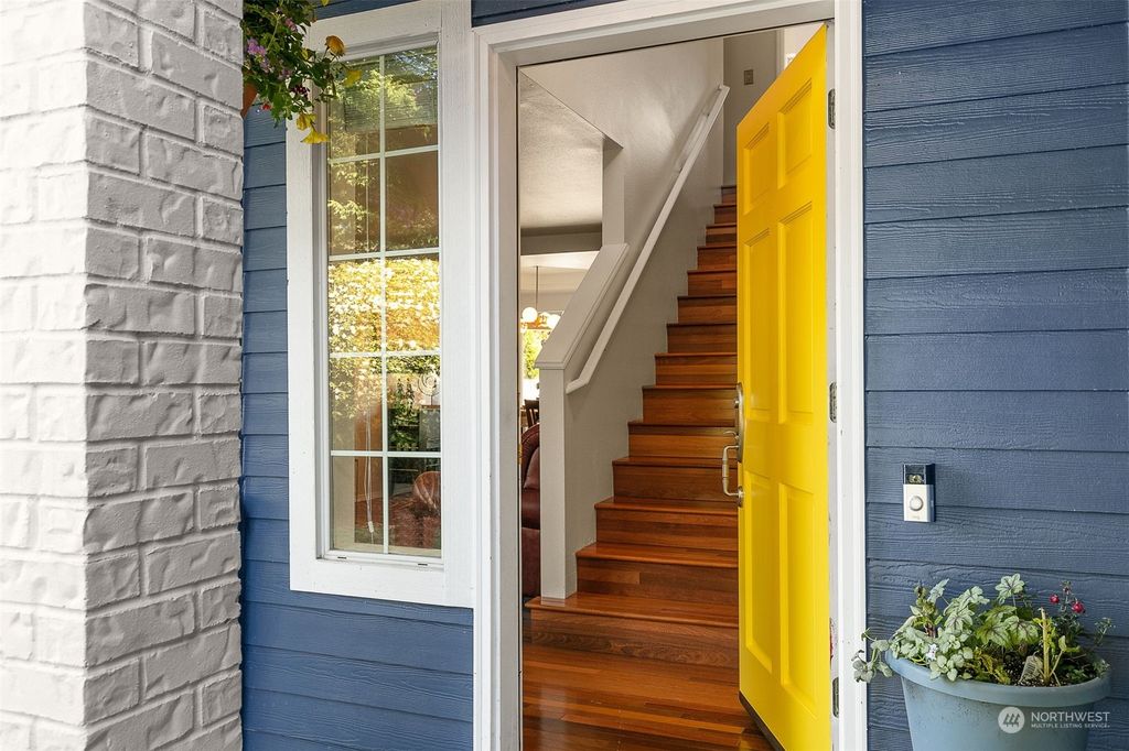 Photo of 11809 SE 203rd Street, Kent, WA 98031 (MLS # 2060482)