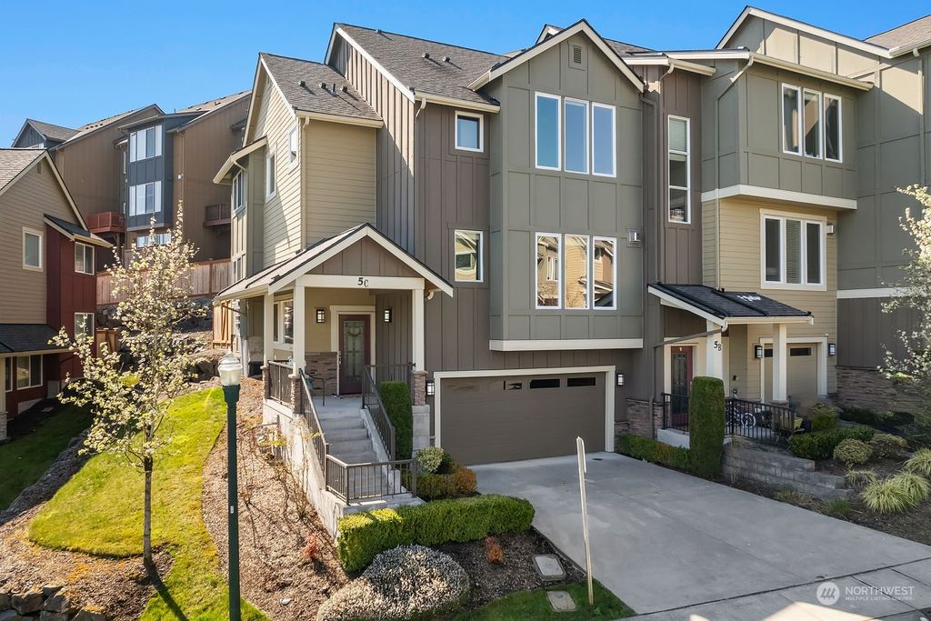 Photo of 900 228th Avenue NE #5C, Sammamish, WA 98074 (MLS # 2207276)