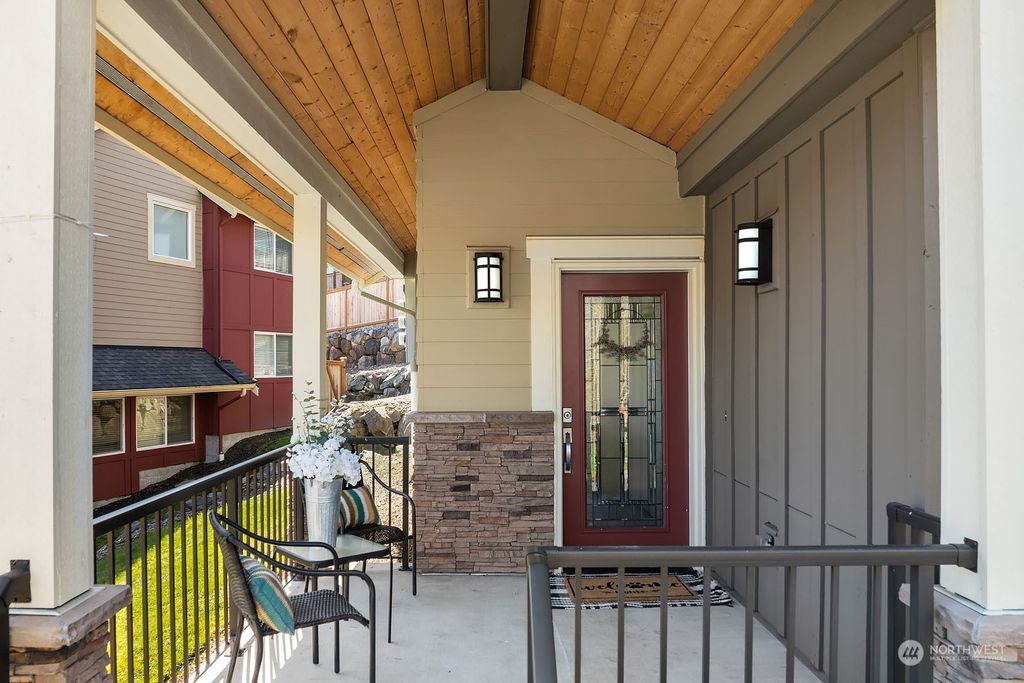 Photo of 900 228th Avenue NE #5C, Sammamish, WA 98074 (MLS # 2207276)