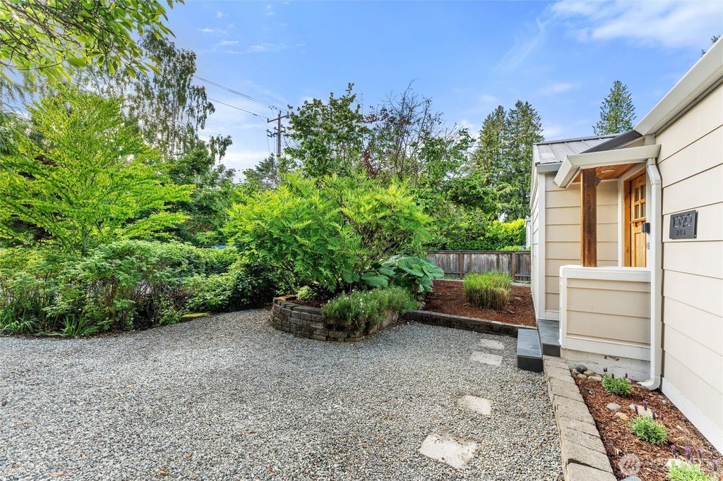 Photo of 10720 Phinney Avenue N, Seattle, WA 98133 (MLS # 2381803)