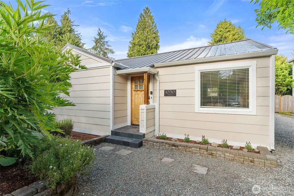 Photo of 10720 Phinney Avenue N, Seattle, WA 98133 (MLS # 2381803)