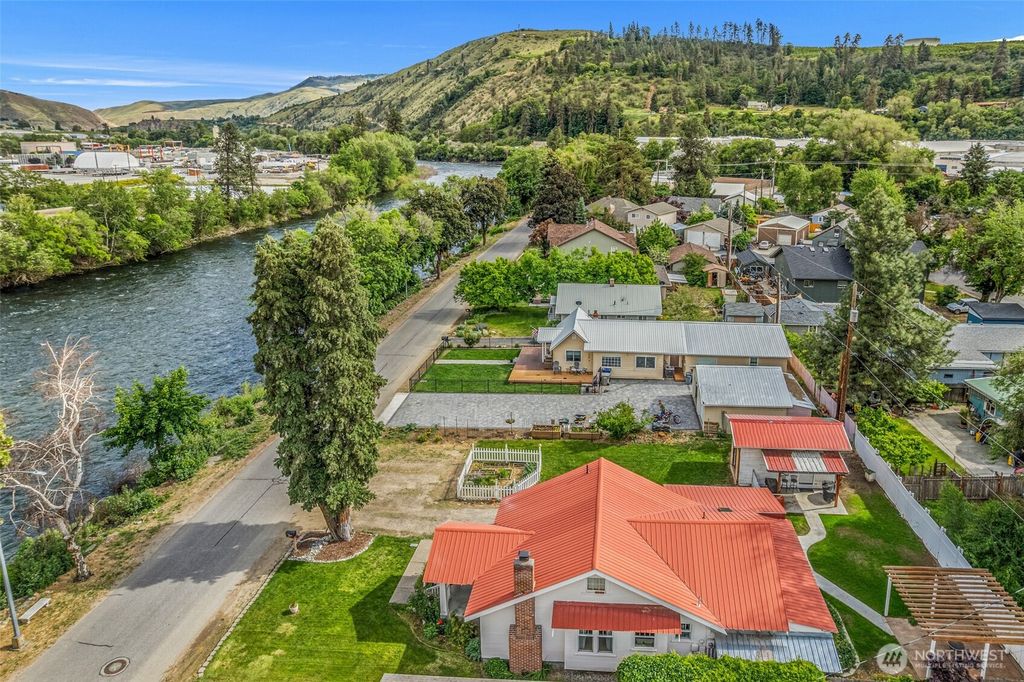 Photo of 115 Riverfront Drive, Cashmere, WA 98815 (MLS # 2523973)