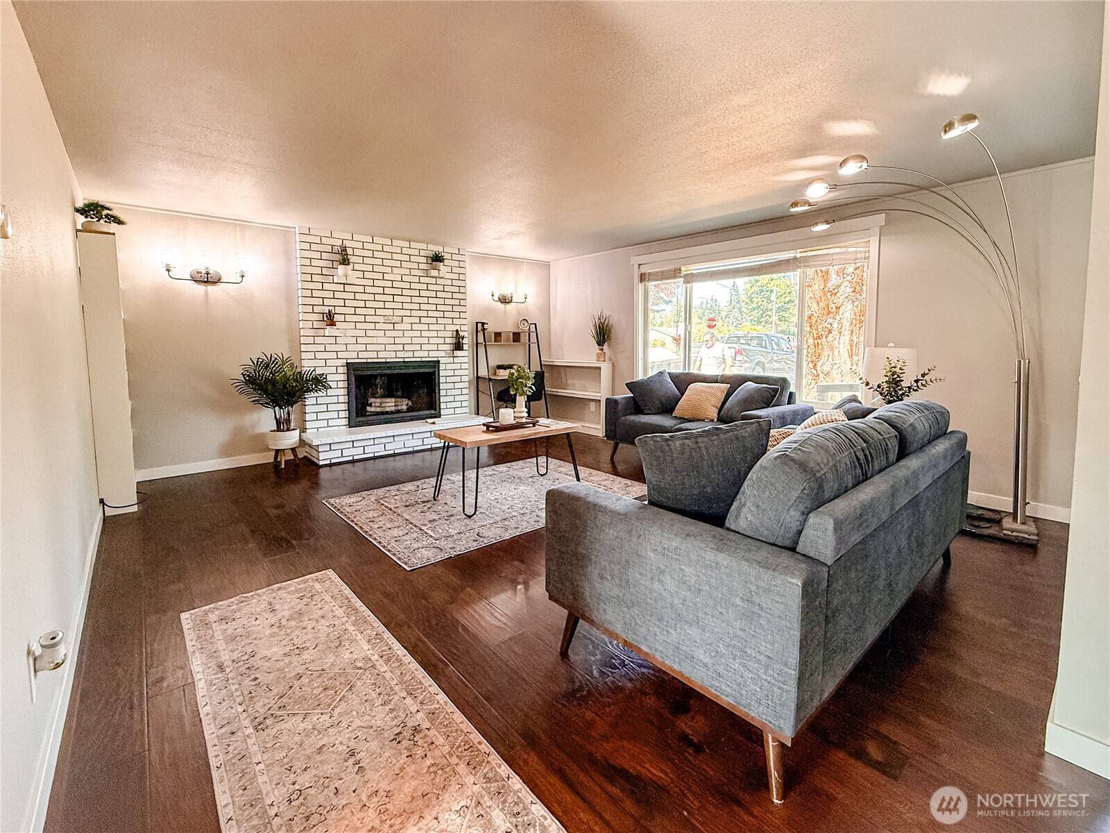 1900 Sparrs Lane