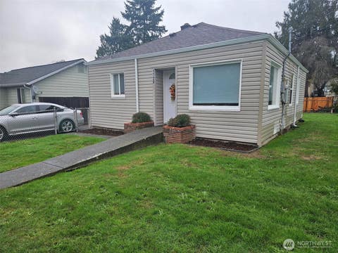 Photo of 1720 Snyder Avenue, Bremerton, WA 98312 (MLS # 2573480)