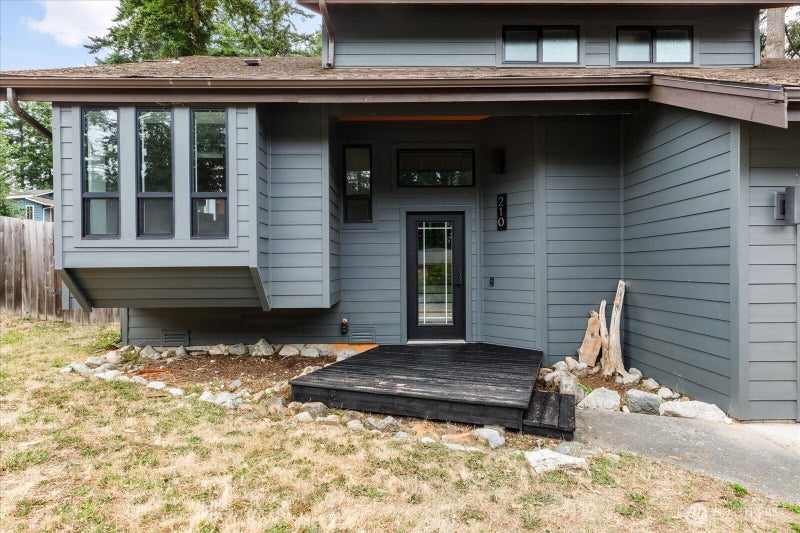 210 NW Calista Ct.