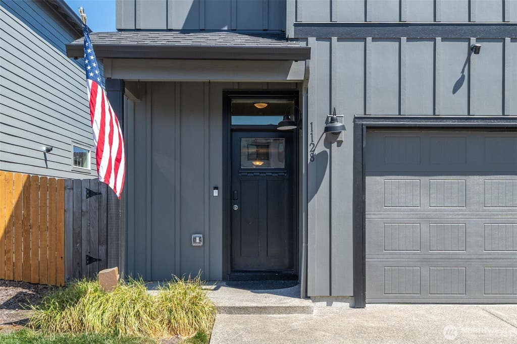 Photo of 1128 N Auburn Place, Ridgefield, WA 98642 (MLS # 2544763)