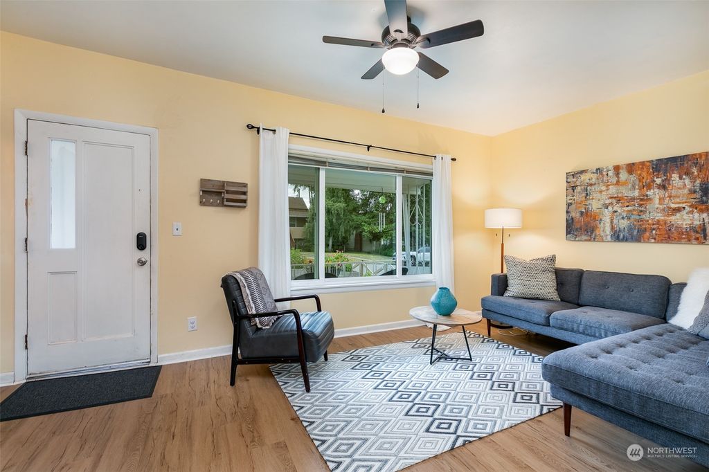 Photo of 3408 Rockefeller Avenue SE, Everett, WA 98201 (MLS # 2136901)