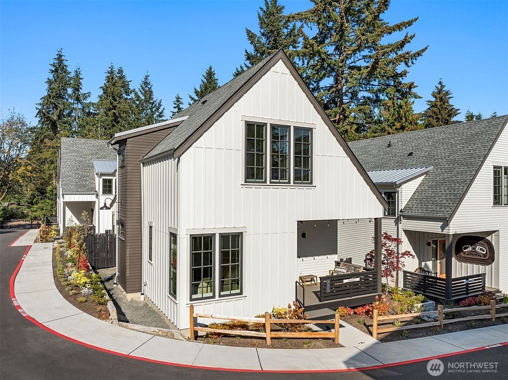 Photo of 2218 NE 125th Street, Seattle, WA 98125 (MLS # 2429969)