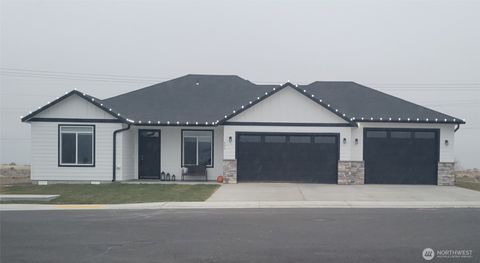 Photo of 1196 8th Avenue NE, Ephrata, WA 98823 (MLS # 2372736)