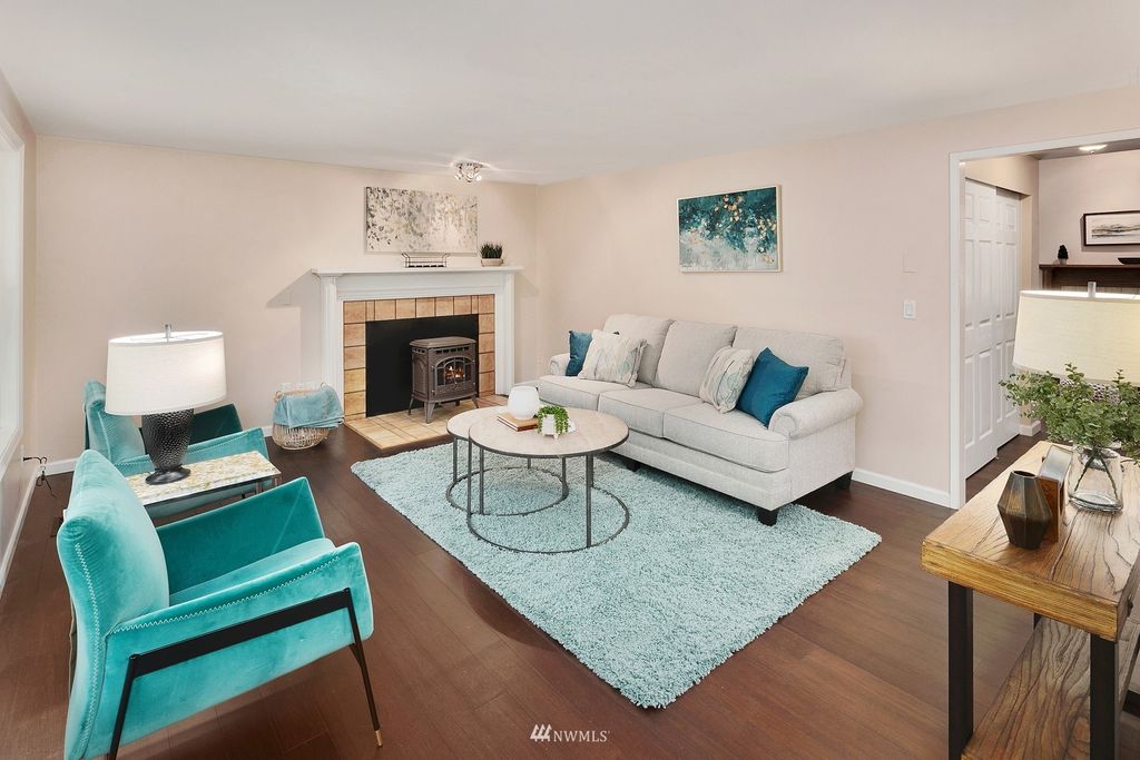Photo of 747 222nd Place NE, Sammamish, WA 98074 (MLS # 1952518)
