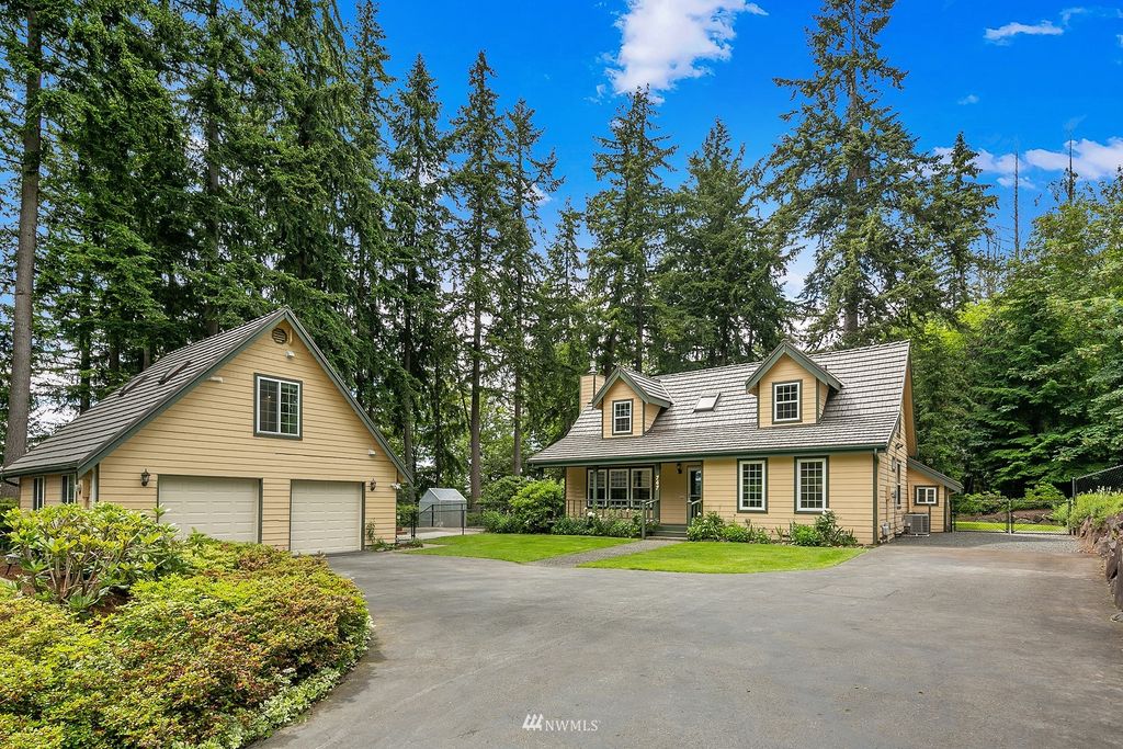 Photo of 747 222nd Place NE, Sammamish, WA 98074 (MLS # 1952518)