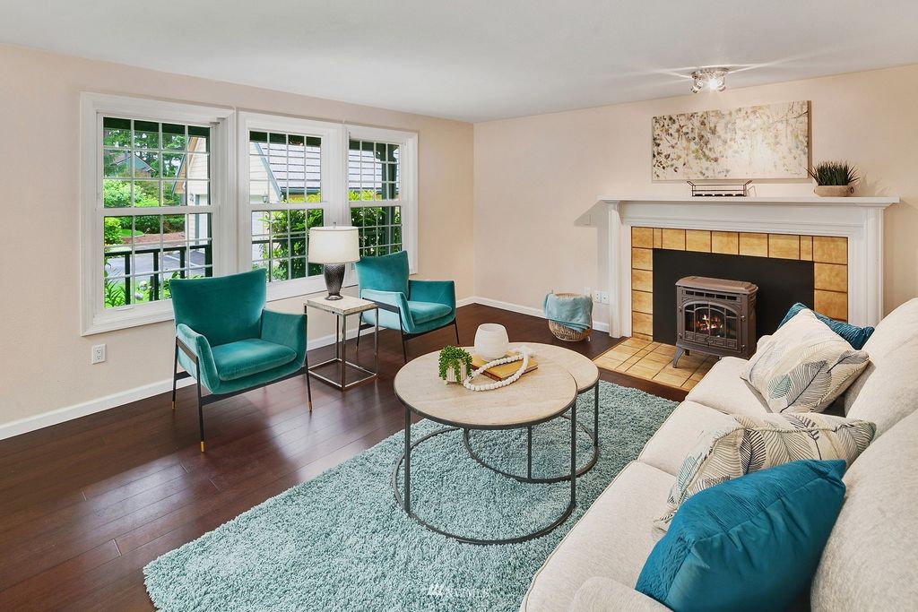Photo of 747 222nd Place NE, Sammamish, WA 98074 (MLS # 1952518)
