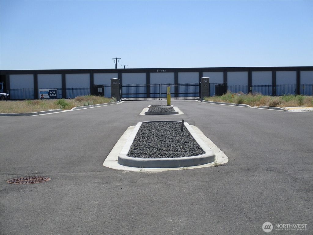 Photo of 903 W Curie St #A6, Richland, WA 99354 (MLS # 2502580)