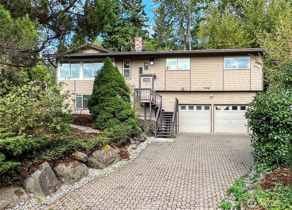 Photo of 12516 SE 4th Place, Bellevue, WA 98005 (MLS # 2439187)