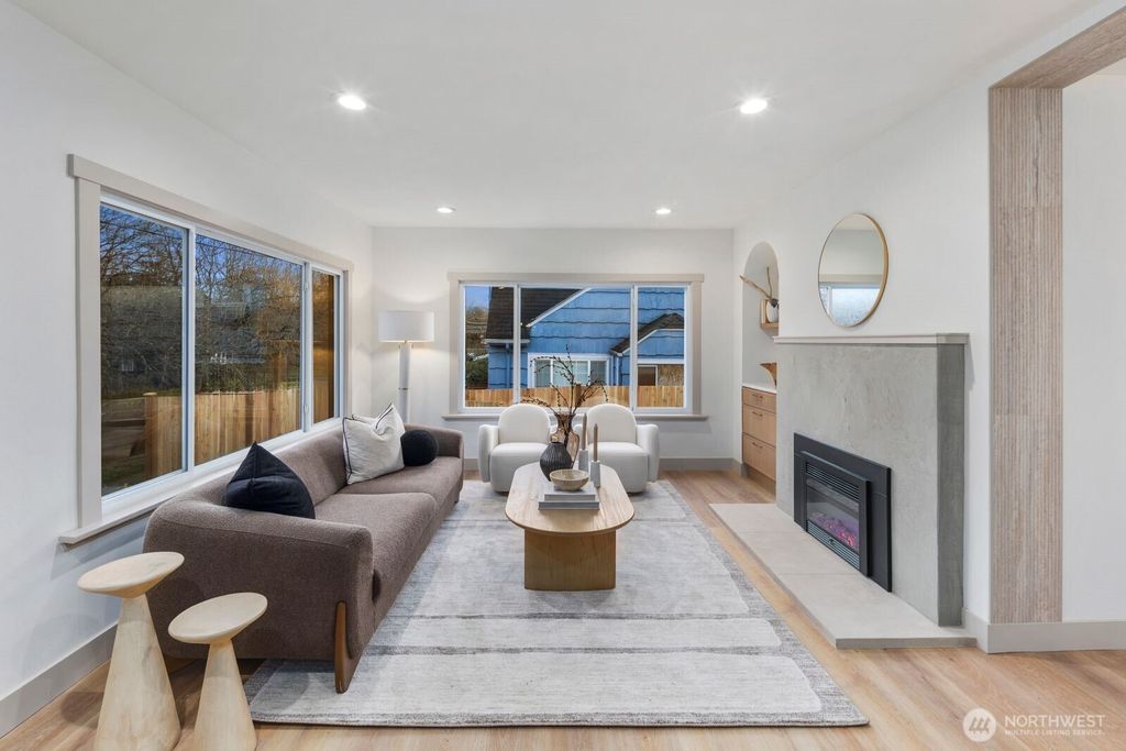 Photo of 817 26th Avenue Ave, Seattle, WA 98122 (MLS # 2468631)